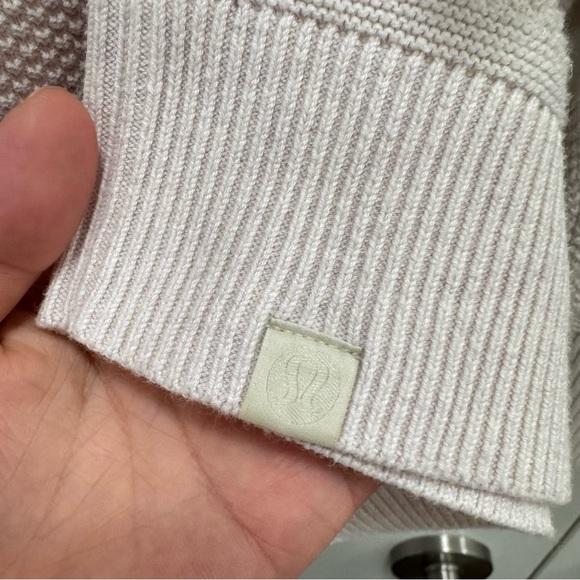 Lululemon men’s knit Sweater - Picture 6 of 6